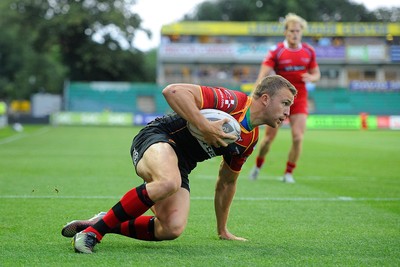 210815 - Newport-Gwent Dragons v Scarlets - Preseason Friendly -Tom Prydie of Dragons scores try