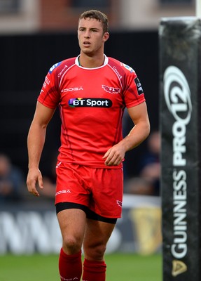 210815 - Newport-Gwent Dragons v Scarlets - Preseason Friendly -Steven Shingler of Scarlets