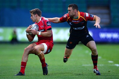 210815 - Newport-Gwent Dragons v Scarlets - Preseason Friendly -Tom Williams of Scarlets is tackled by Adam Warren of Dragons