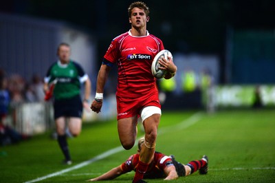 210815 - Newport-Gwent Dragons v Scarlets - Preseason Friendly -Tom Williams of Cardiff Blues runs in to score try