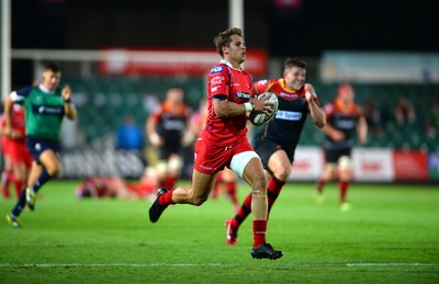 210815 - Newport-Gwent Dragons v Scarlets - Preseason Friendly -Tom Williams of Scarlets scores try