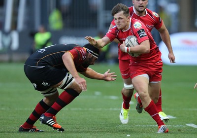 210815 - Newport Gwent Dragons v Scarlets, Pre-Season Friendly match - Scarlets Steffan Evans hands off Cory Hill