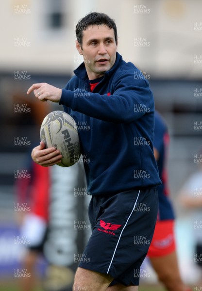 210815 - Newport-Gwent Dragons v Scarlets - Preseason Friendly -Scarlets assistant coach Stephen Jones