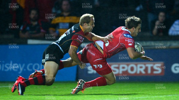 210815 - Newport-Gwent Dragons v Scarlets - Preseason Friendly -Dan Jones of Scarlets scores try