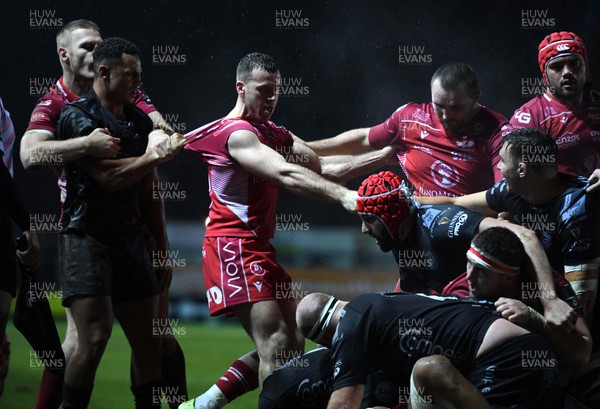211219 - Dragons v Scarlets - Guinness PRO14 - Players from both sides during a disagreement