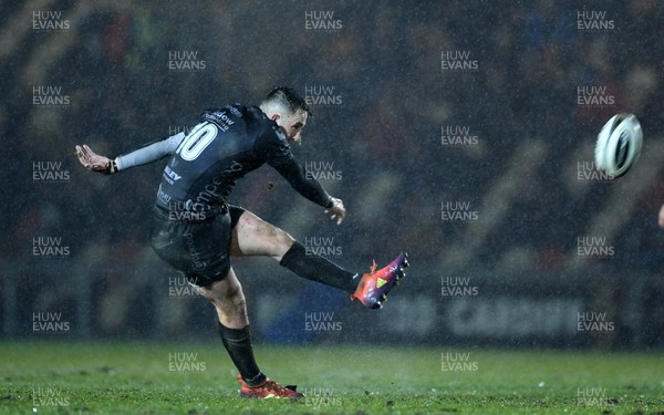 211219 - Dragons v Scarlets - Guinness PRO14 - Sam Davies of Dragons kicks at goal