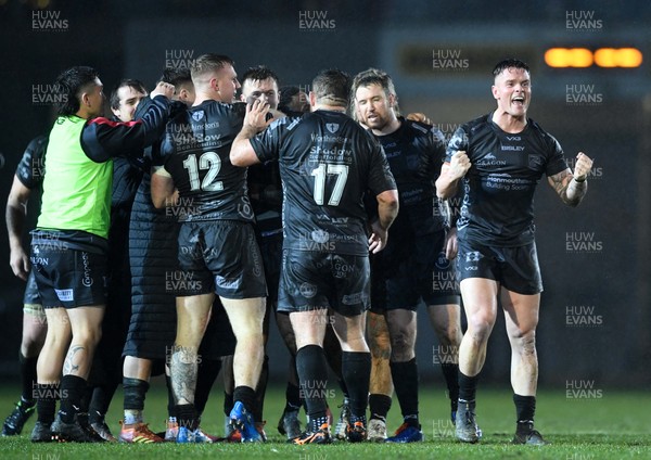 211219 - Dragons v Scarlets - Guinness PRO14 - Tavis Knoyle of Dragons celebrates at the end the game