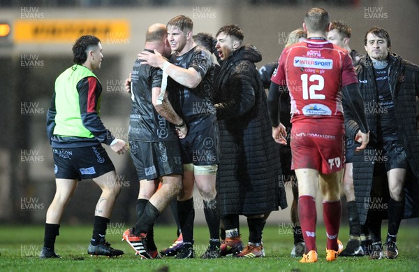 211219 - Dragons v Scarlets - Guinness PRO14 - Brok Harris and Aaron Wainwright of Dragons celebrates at the end the game