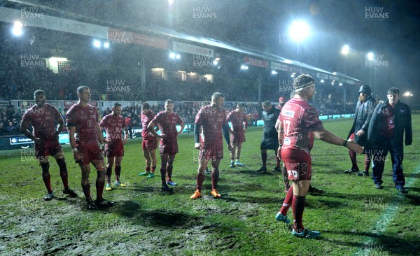 211219 - Dragons v Scarlets - Guinness PRO14 - Scarlets players look dejected at the end of the game
