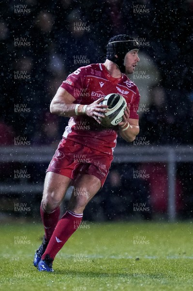 211219 - Dragons v Scarlets - Guinness Pro 14 - Leigh Halfpenny of Scarlets