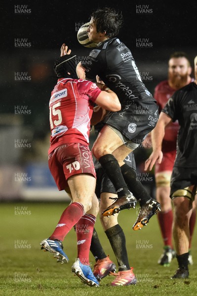211219 - Dragons v Scarlets - Guinness Pro 14 - Rhodri Williams of Dragons beats Leigh Halfpenny of Scarlets to the high ball