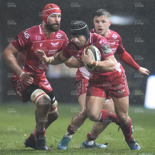 211219 - Dragons v Scarlets - Guinness Pro 14 - Leigh Halfpenny of Scarlets