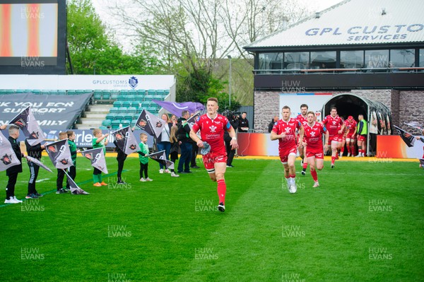 230422 - Dragons v Scarlets - United Rugby Championship - Jonathan Davies leads out his side