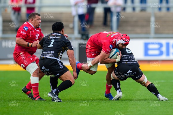 230422 - Dragons v Scarlets - United Rugby Championship - Sione Kalamafoni of Scarlets is tackled by Harri Keddie of Dragons