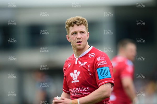 230422 - Dragons v Scarlets - United Rugby Championship - Angus O’Brien of Scarlets 