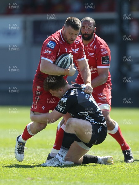 250421 Dragons v Scarlets, Guinness PRO14 Rainbow Cup - Rob Evans of Scarlets takes on Aneurin Owen of Dragons