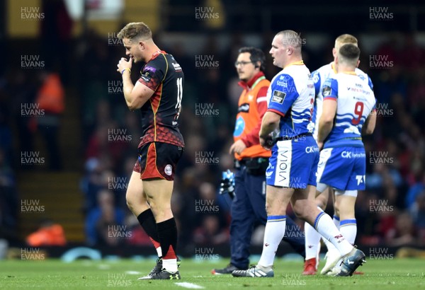 270419 - Dragons v Scarlets - Guinness PRO14 - Judgement Day - Hallam Amos of Dragons leaves the field after being shown a yellow card