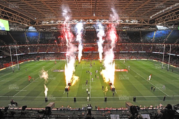 270419 - Dragons v Scarlets, Judgement Day VII, Guinness PRO14 - The teams run out before kick off