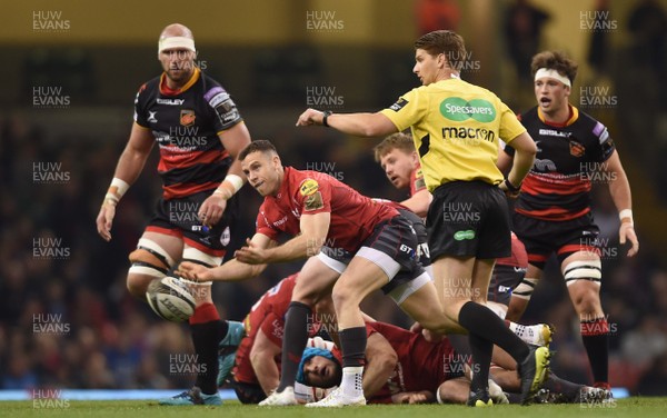 280418 - Dragons v Scarlets - Guinness PRO14 - Gareth Davies of Scarlets gets the ball away