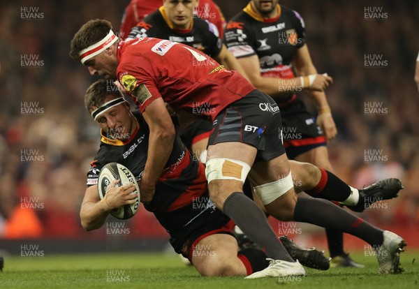 280418 - Dragons v Scarlets, Judgement DAY VI, Guinness PRO14 -  Thomas Davies of Dragons is tackled by Lewis Rawlins of Scarlets