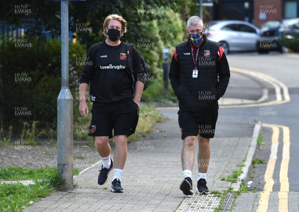 290820 - Dragons v Scarlets - Guinness PRO14 - Dragons coaches Simon Cross and Dean Ryan arrive