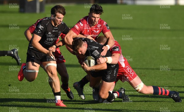 290820 - Dragons v Scarlets - Guinness PRO14 - Elliot Dee of Dragons is tackled by Johnny Williams and Jake Ball of Scarlets
