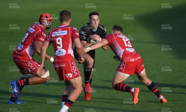 290820 - Dragons v Scarlets - Guinness PRO14 - Sam Davies of Dragons is tackled by Steff Hughes of Scarlets