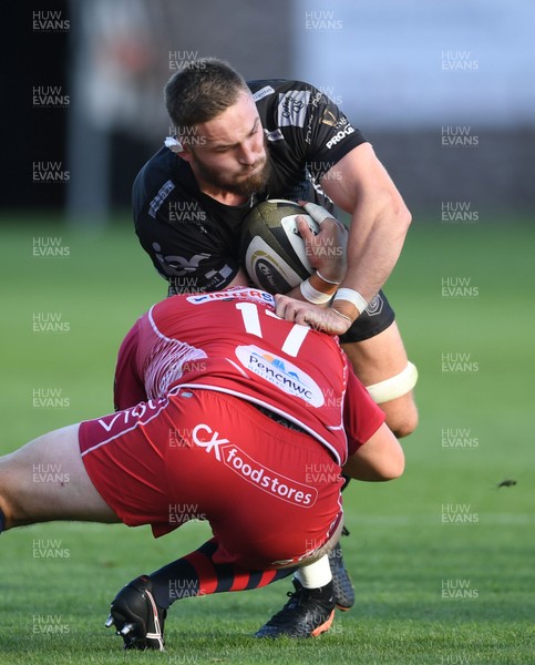 290820 - Dragons v Scarlets - Guinness PRO14 - Harrison Keddie of Dragons is tackled by Phil Price of Scarlets