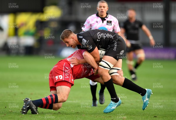 290820 - Dragons v Scarlets - Guinness PRO14 - Huw Taylor of Dragons is tackled by Ken Owens of Scarlets