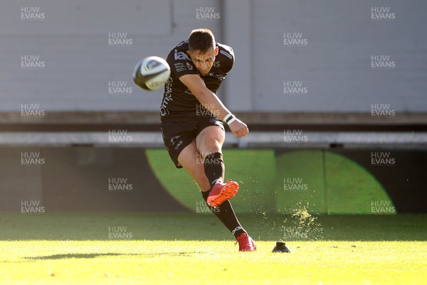 290820 - Dragons Rugby v Scarlets - Guinness PRO14 - Sam Davies of Dragons converts the try