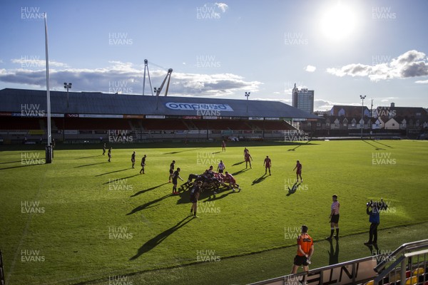 290820 - Dragons Rugby v Scarlets - Guinness PRO14 - General View of play at Rodney Parade