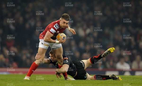 300313 - Newport-Gwent Dragons v Scarlets - RaboDirect PRO12 - Owen Williams of Scarlets beats tackle by Jack Dixon of Newport-Gwent Dragons 