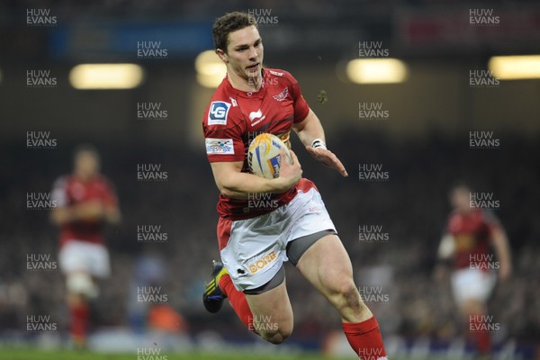 300313 - Newport-Gwent Dragons v Scarlets - RaboDirect PRO12 - George North of Scarlets runs in to score try 