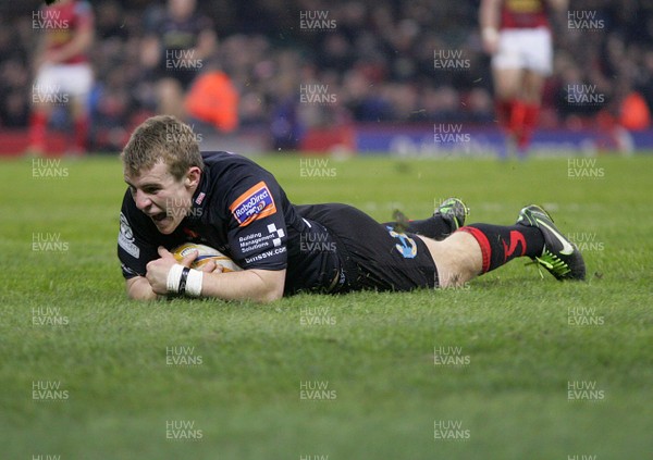 300313 Newport Gwent Dragons v Scarlets - RaboDirectPro12 -Dragons' Jonathan Evans slides in to score a try