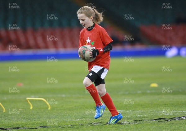 300313 Newport Gwent Dragons v Scarlets - RaboDirectPro12 -WRU Rugby Stars coaching session