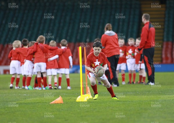 300313 Newport Gwent Dragons v Scarlets - RaboDirectPro12 -WRU Rugby Stars coaching session