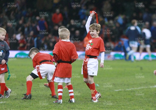 300313 Newport Gwent Dragons v Scarlets - RaboDirectPro12 -WRU Rugby Stars coaching session