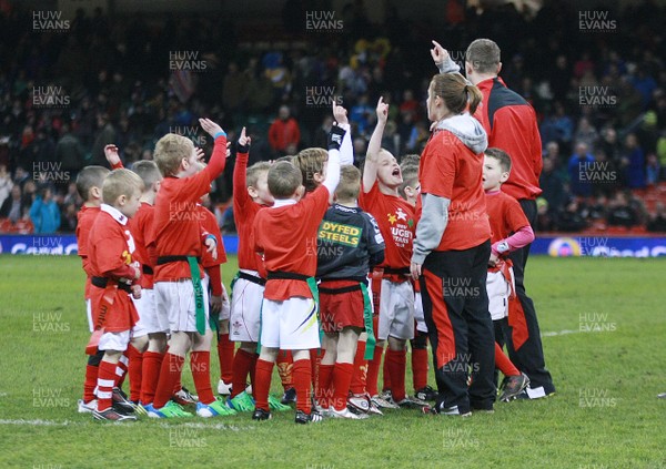 300313 Newport Gwent Dragons v Scarlets - RaboDirectPro12 -WRU Rugby Stars coaching session