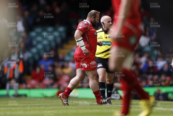 300416 - Newport Gwent Dragons v Scarlets - Judgement Day - Guinness PRO12 - Peter Edwards of Scarlets is given a yellow card