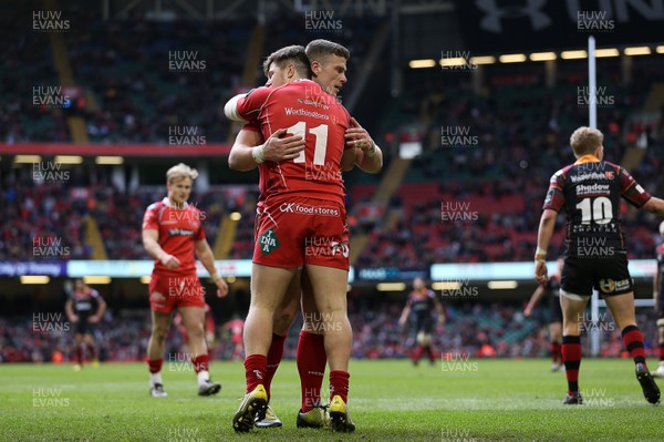 300416 - Newport Gwent Dragons v Scarlets - Judgement Day - Guinness PRO12 - Steff Evans of Scarlets celebrates scoring a try with Scott Williams