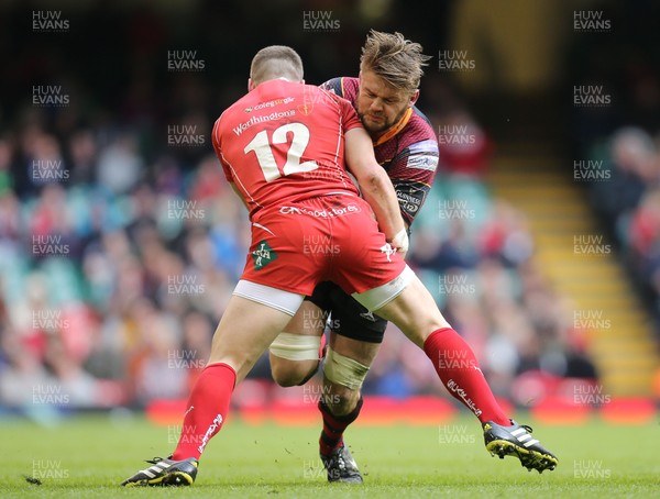 300416 - Newport Gwent Dragons v Scarlets, Judgement Day IV, Guinness PRO12 - Lewis Evans of Newport Gwent Dragons drives into Scott Williams of Scarlets