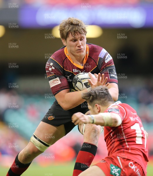 300416 - Newport Gwent Dragons v Scarlets, Judgement Day IV, Guinness PRO12 - Matthew Screech of Newport Gwent Dragons takes on Steffan Evans of Scarlets