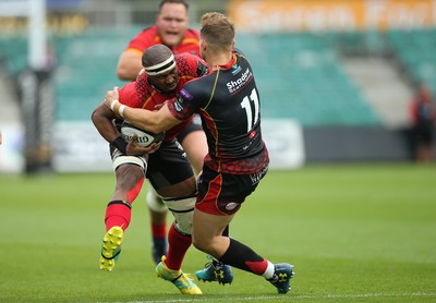 080918 - Dragons v Isuzu Southern Kings, Guinness PRO14 - Andisa Ntsila of Isuzu Southern Kings takes on Hallam Amos of Dragons