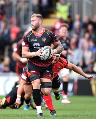 080918 - Dragons v Southern Kings - Guinness PRO14 - Ross Moriarty of Dragons gets into space