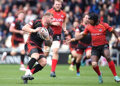 080918 - Dragons v Southern Kings - Guinness PRO14 - Ross Moriarty of Dragons gets into space