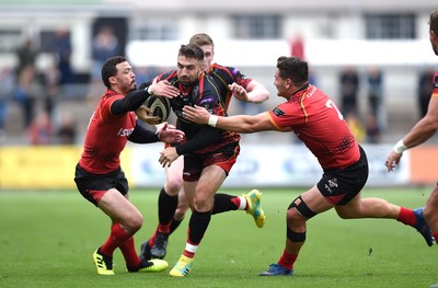 080918 - Dragons v Southern Kings - Guinness PRO14 - Jordan Williams of Dragons tries to get past Michael Willemse of Southern Kings