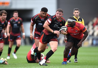 080918 - Dragons v Southern Kings - Guinness PRO14 - Elliot Dee of Dragons gets into space