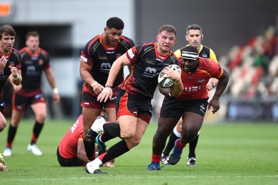 080918 - Dragons v Southern Kings - Guinness PRO14 - Elliot Dee of Dragons gets into space