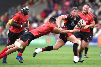 080918 - Dragons v Southern Kings - Guinness PRO14 - Elliot Dee of Dragons is tackled by Rudi van Rooyen of Southern Kings