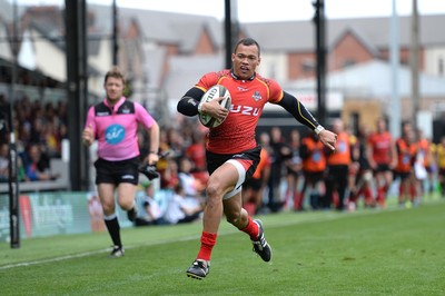 080918 - Dragons v Southern Kings - Guinness PRO14 - Godlen Masimla of Southern Kings runs in to score try